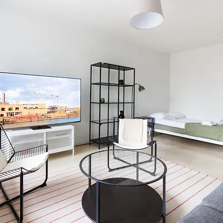 Family With Balcony And Separate Kitchen *