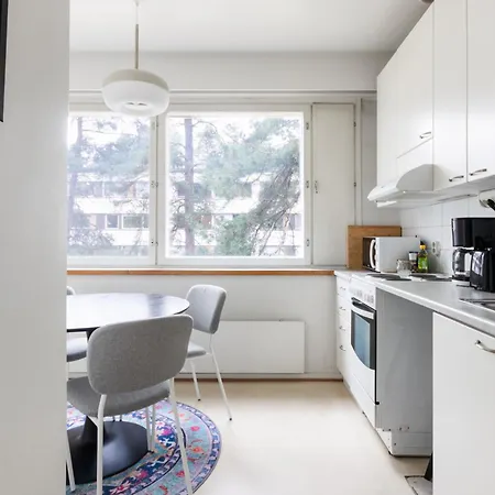 Family With Balcony And Separate Kitchen Appartement *