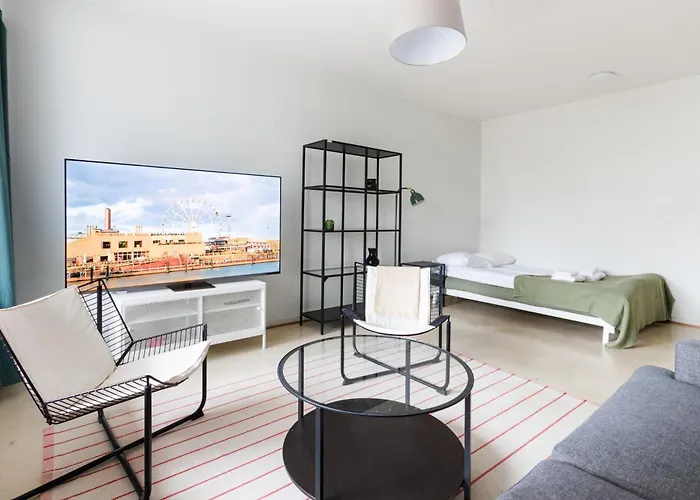 Family With Balcony And Separate Kitchen *