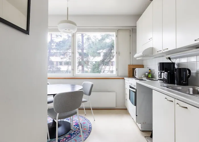 Family With Balcony And Separate Kitchen דירה *